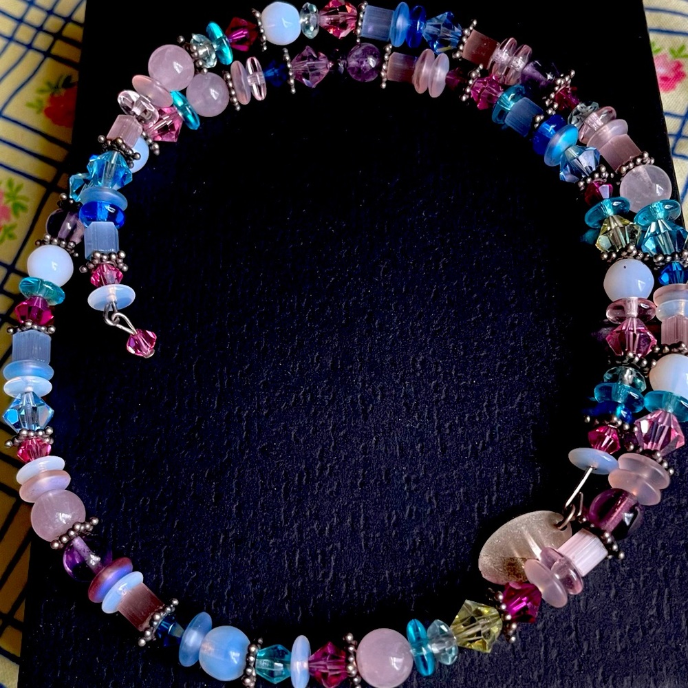 NWOT beaded choker